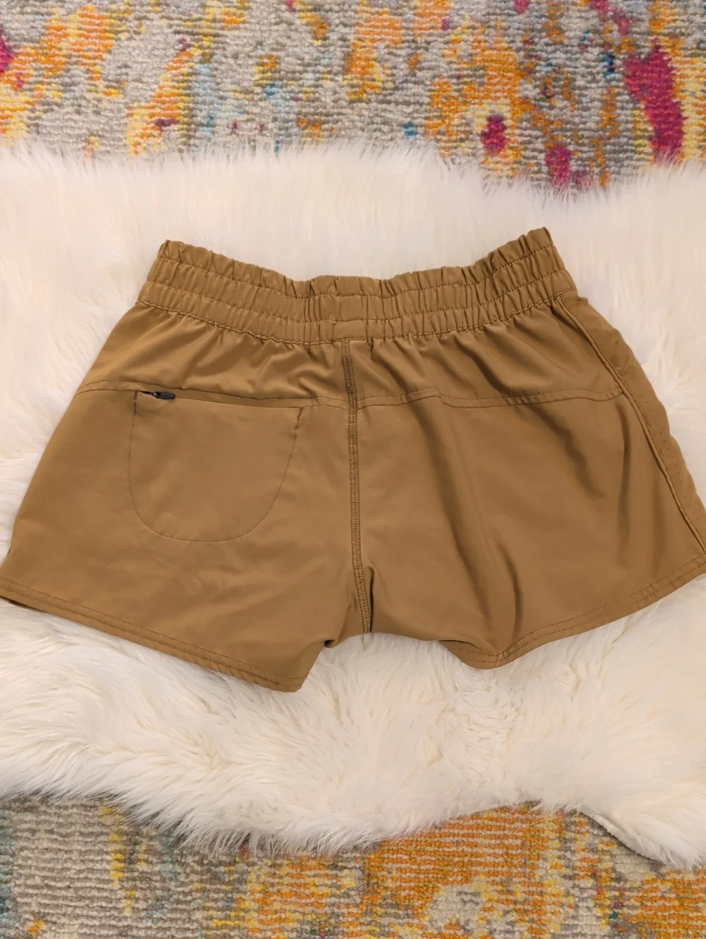 Vuori Dash Women’s Tan Athletic Elastic-Waist Shorts Golden Brown Relaxed Fit